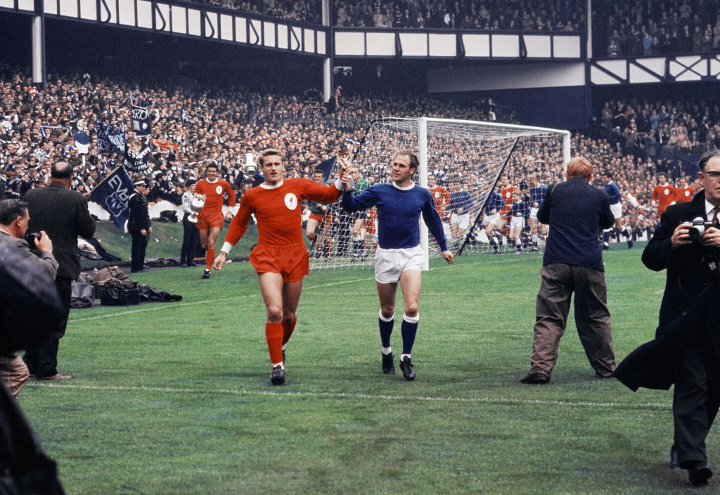 If the players don't hate them - Liverpool fans shouldn't hate Everton.