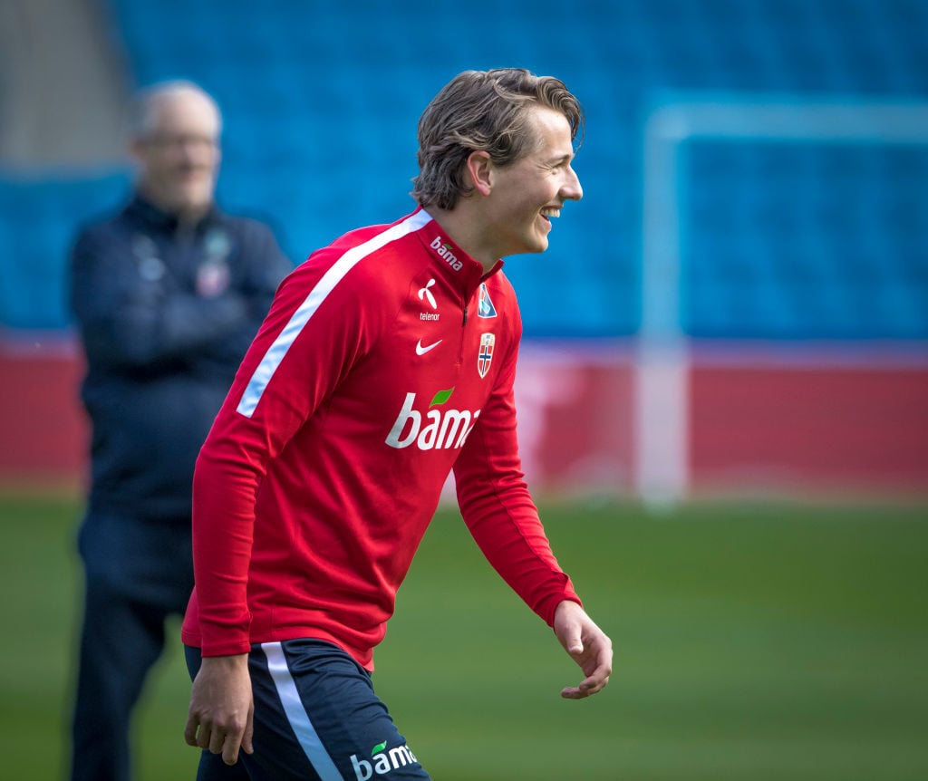 Liverpool will beat Napoli to Sander Berge according to a journalist in Italy.