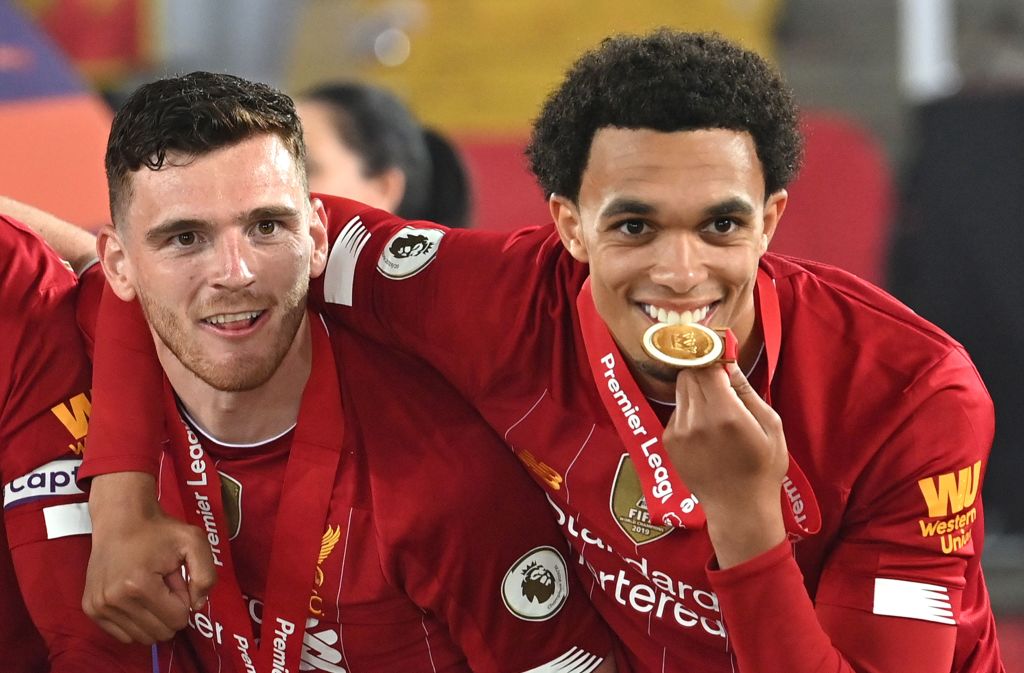 FBL-ENG-PR-LIVERPOOL-CHELSEA-TROPHY
