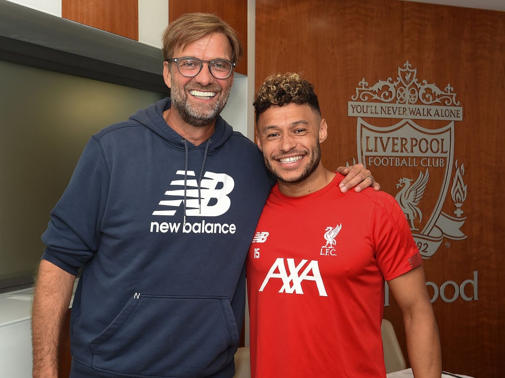 According to The Mirror, Wolves are interested in buying Alex Oxlade-Chamberlain from the Reds.