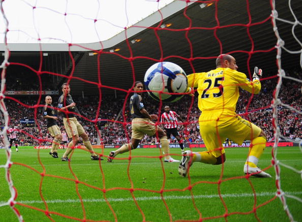 Darren Bent has revealed that Jamie Carragher tried to talk him into a Liverpool move.