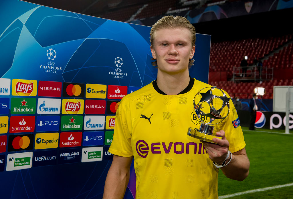 Sevilla FC v Borussia Dortmund - UEFA Champions League Round Of 16 Leg One