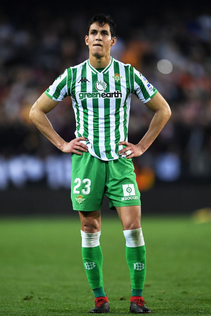 Aissa Mandi wants to sign for Liverpool in the summer.