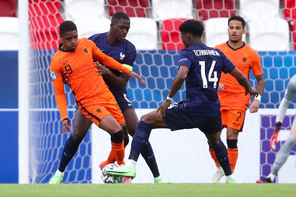 Myron Boadu battles for possession with Ibrahima Konate