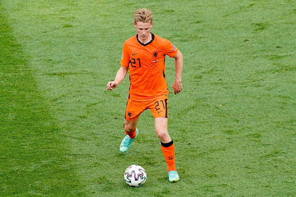 Liverpool should consider a sly move for Frenkie de Jong at Barcelona