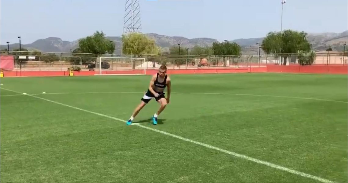 Jordan Henderson trains on holiday.