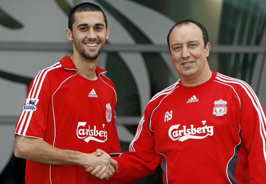 Spanish footballer Alvaro Arbeloa (L) po