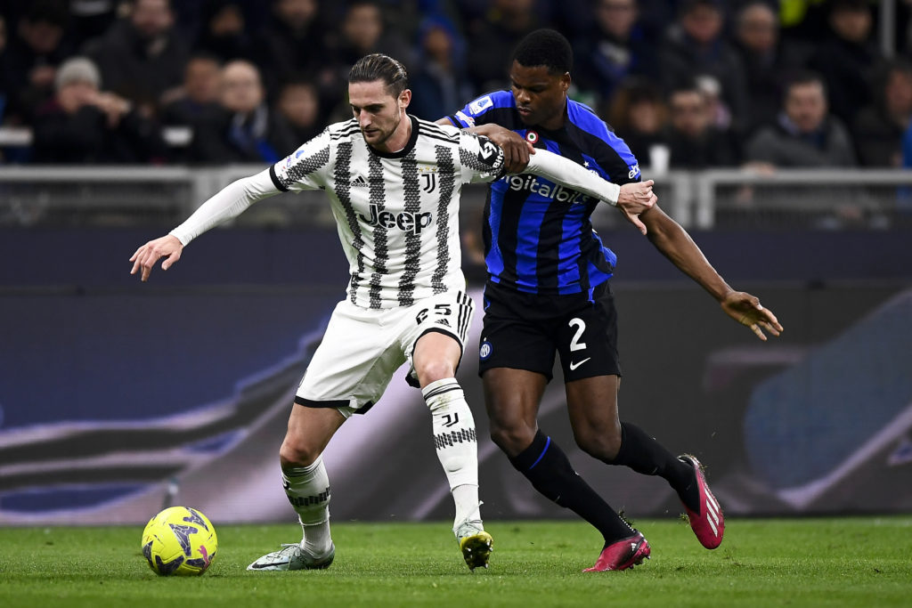 Adrien Rabiot (L) of Juventus FC competes for the ball with