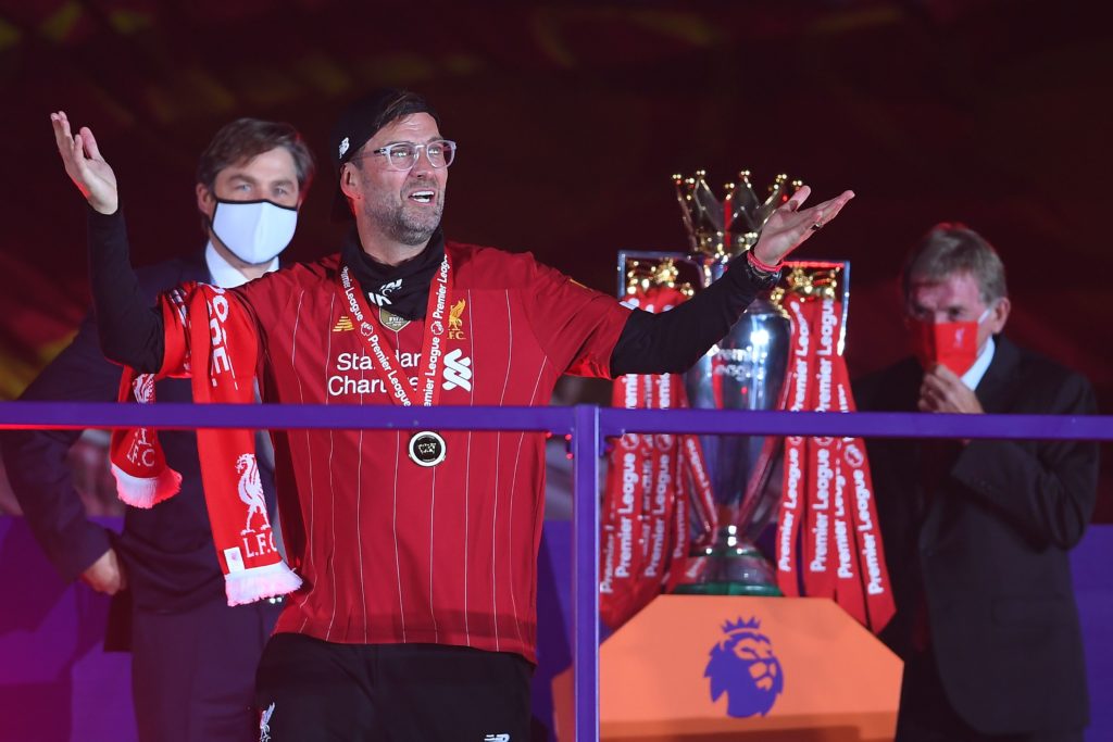 FBL-ENG-PR-LIVERPOOL-CHELSEA-TROPHY