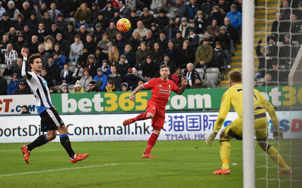 Newcastle United v Liverpool - Premier League