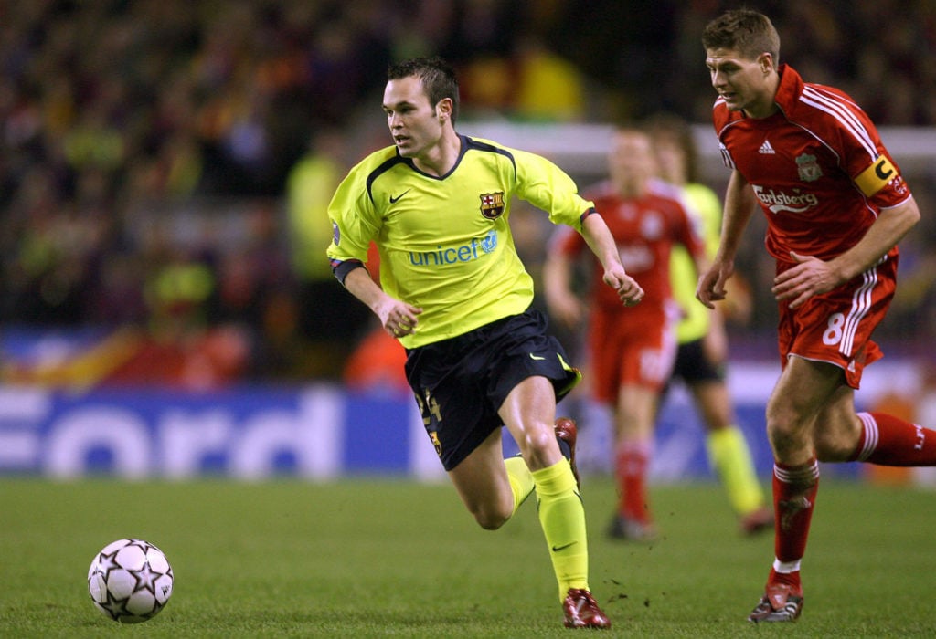 Liverpool's Steven Gerrard (R) chases Ba