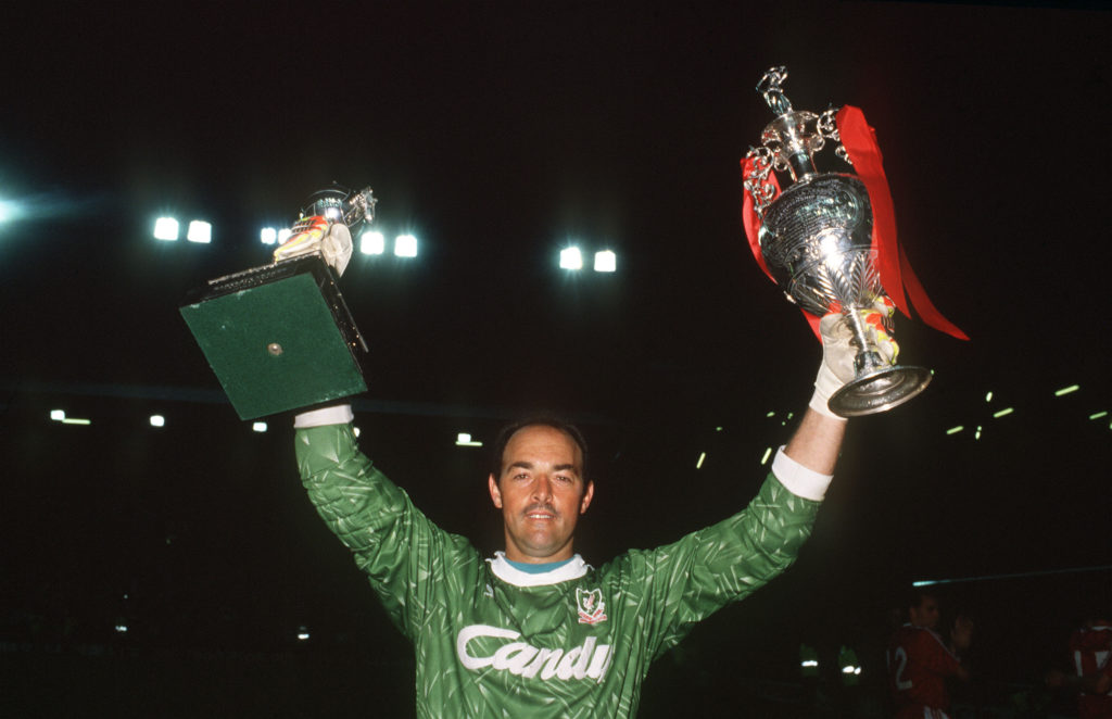Sport. Football. pic: 1st May 1990. Division 1. Liverpool 1. v Derby County 0.Liverpool's Bruce Grobbelaar holds the League Champonship trophies aloft.
