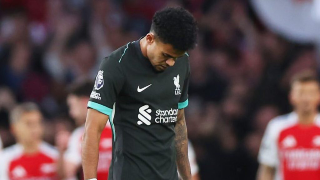 Luis Diaz looking upset during a Premier League game between Liverpool and Arsenal.