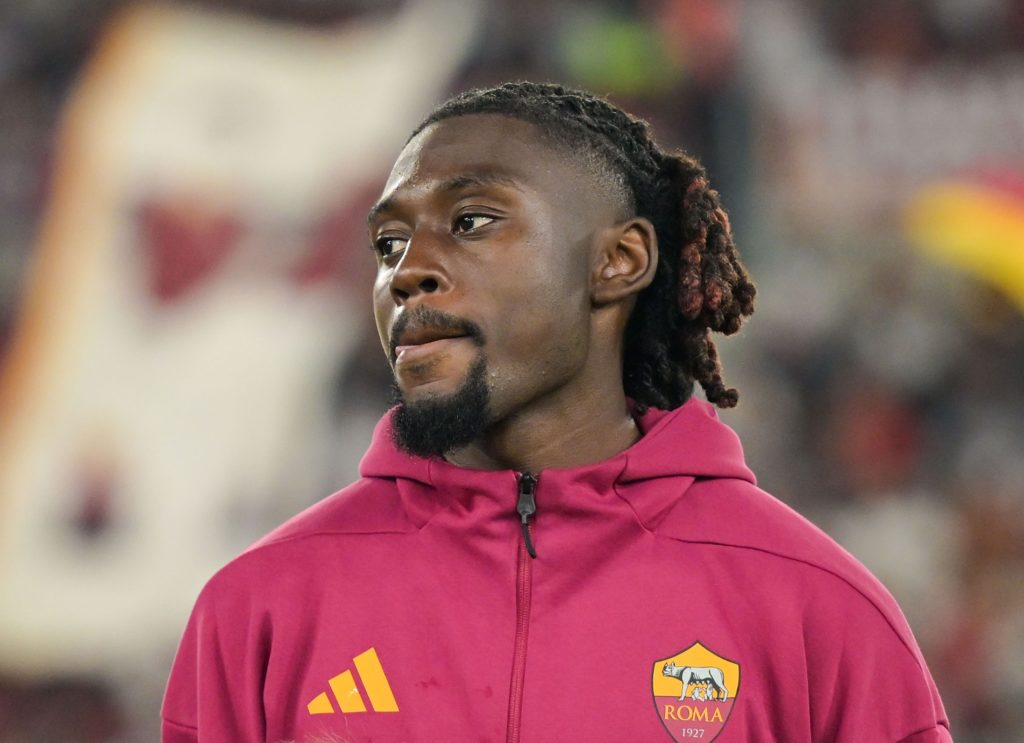 Manu Kone pictured in club tracksuit ahead of Roma's Serie A match against Bologna at Stadio Olimpico