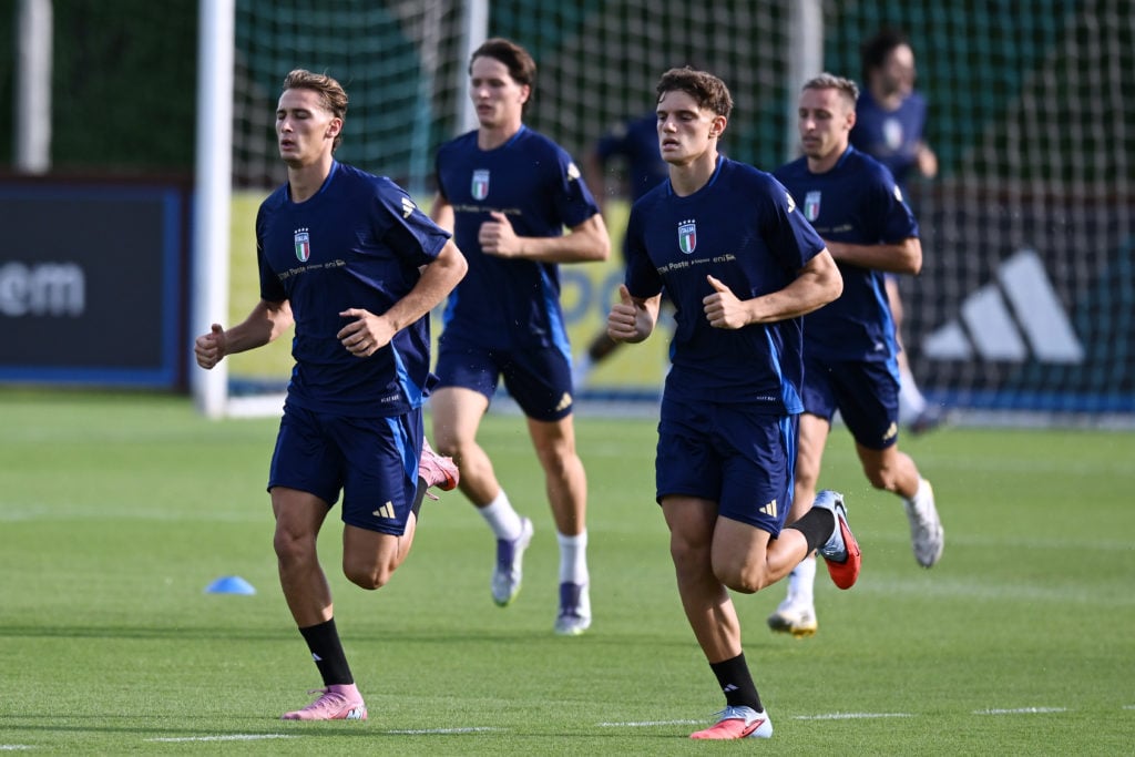 Liverpool defender Giovanni Leoni runs during a training session with Italy