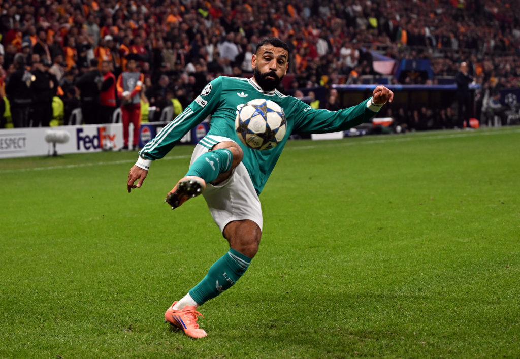 Mohamed Salah chases after the ball against Galatasaray