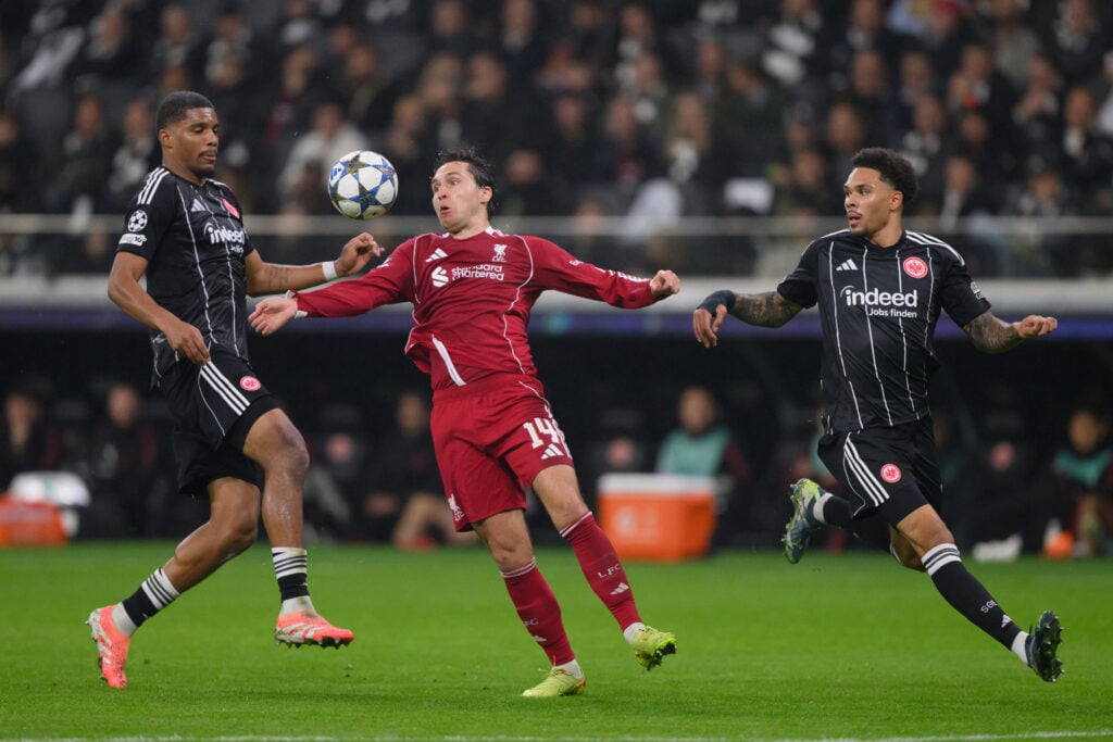 Federico Chiesa battles for the ball vs Eintracht Frankfurt