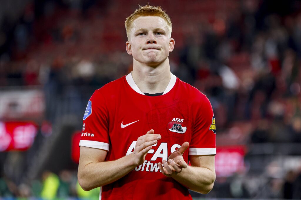 Kees Smit applauds fans after AZ Alkmaar's Eredivisie match against PSV Eindhoven