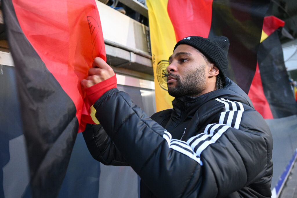Serge Gnabry signs autographs during a public training session of the German national team at AOK Stadion.