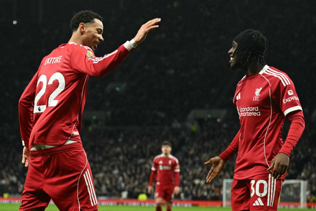 Liverpool's French striker #22 Hugo Ekitike (L) celebrates scoring their second goal for 0-2 with Liverpool's Dutch defender #30 Jeremie Frimpong (R) during the English Premier League football match between Tottenham Hotspur and Liverpool at the Tottenham Hotspur Stadium