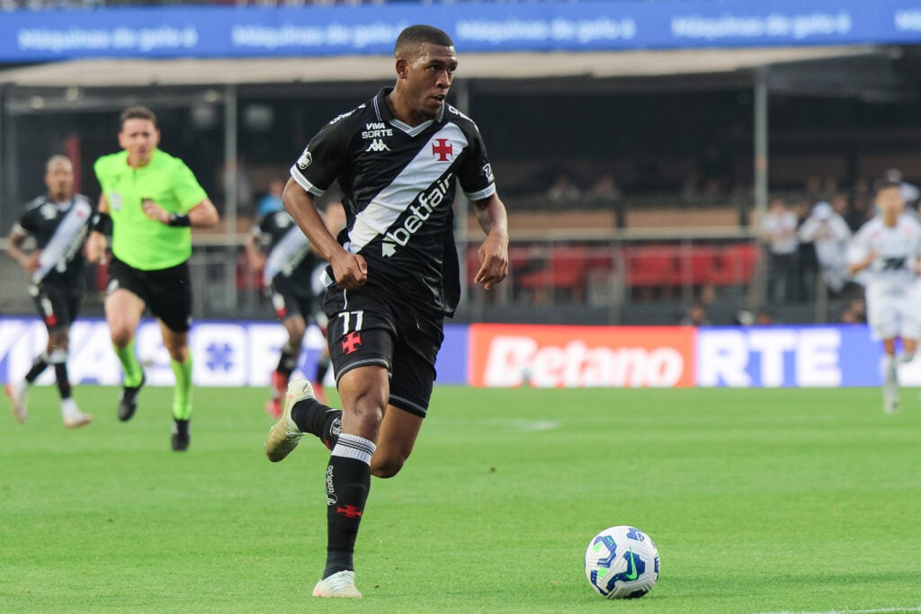 Rayan runs with the ball during Vasco da Gama's Serie A match against Santos