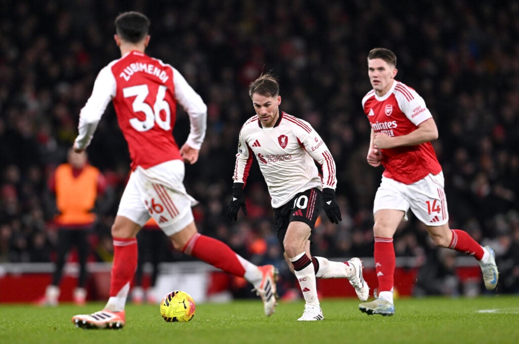 Alexis Mac Allister runs with the ball during Liverpool's Premier League match against Arsenal at the Emirates Stadium