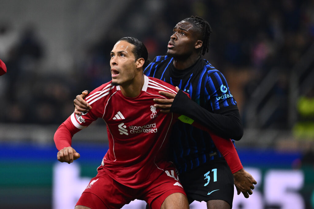 Yan Bisseck and Virgil van Dijk during Liverpool vs Inter Milan
