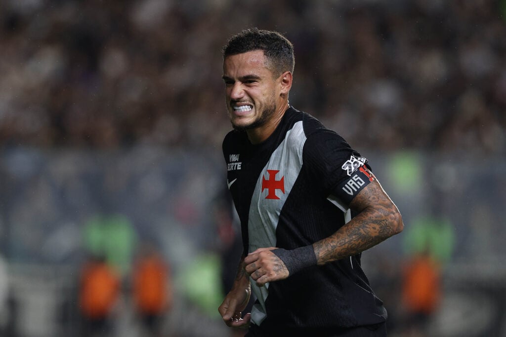 Philippe Coutinho reacts during Vasco da Gama's Serie A match against Chapecoense