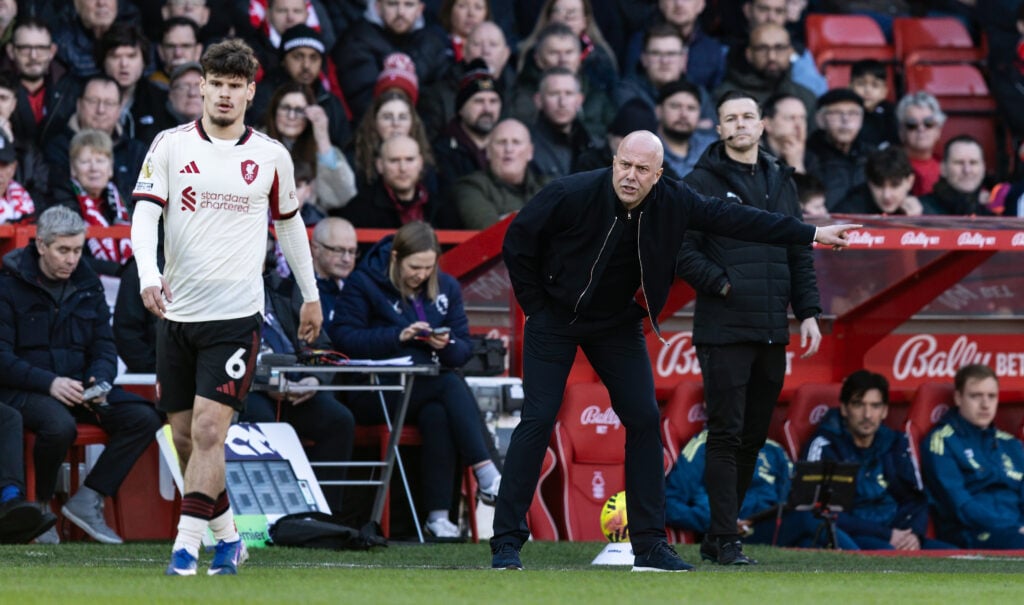 Arne Slot gestures to his team as Milos Kerkez stands in the foreground during Liverpool's Premier League match against Nottingham Forest at the City Ground