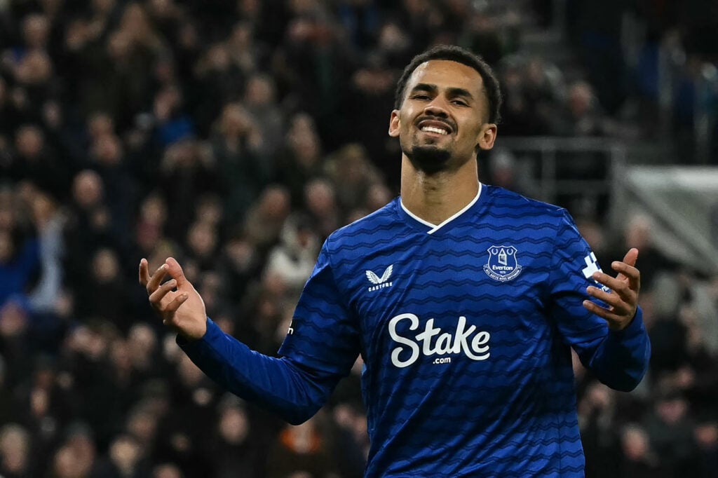 Iliman Ndiaye playing for Everton