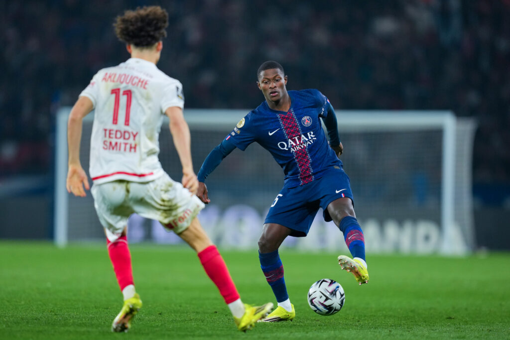 Maghnes Akliouche marking Nuno Mendes during PSG vs Monaco