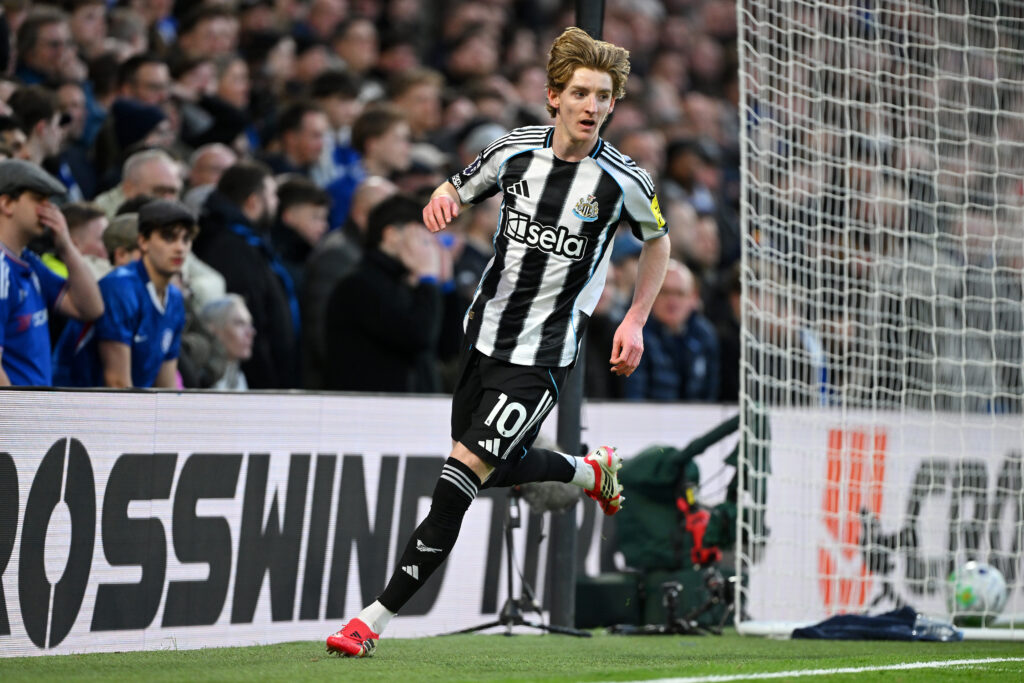 Anthony Gordon celebrates after scoring for Newcastle United in the Premier League against Chelsea at Stamford Bridge.