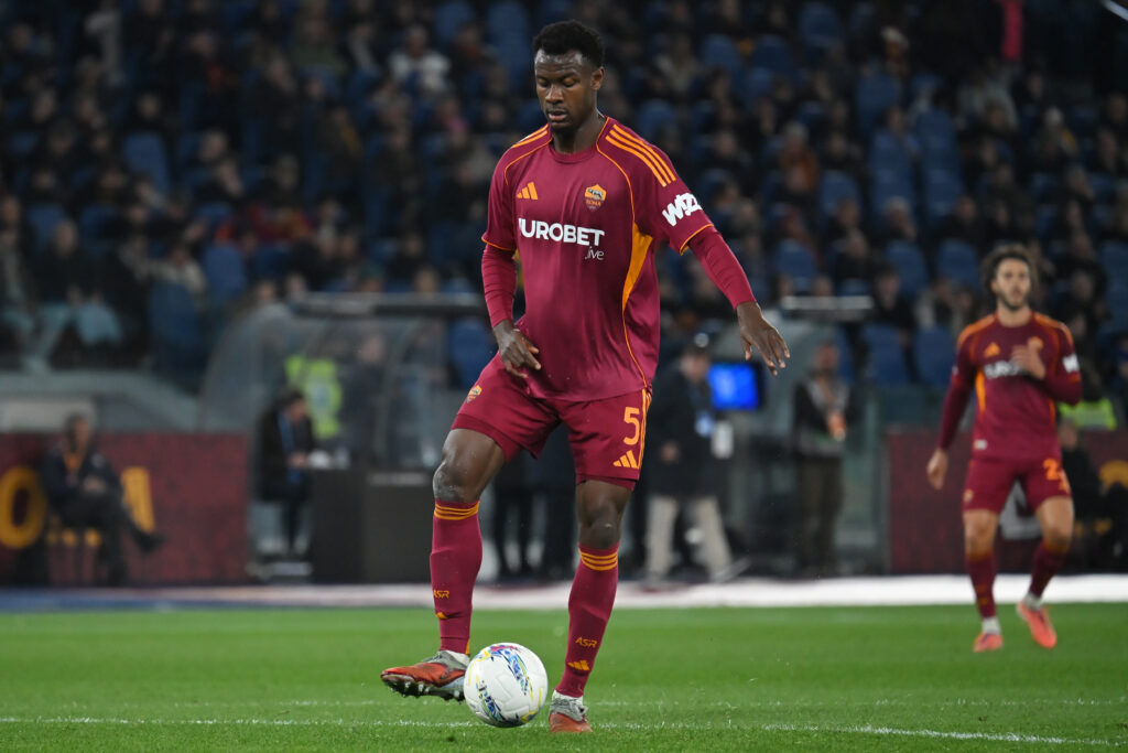 Evan Ndicka on the ball during AS Roma's Serie A match against Lecce at Estadio Olimipico