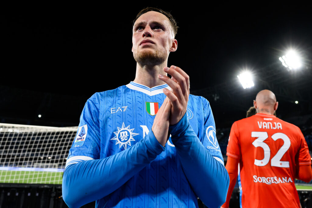 Sam Beukema of SSC Napoli celebrates at the end of the Serie