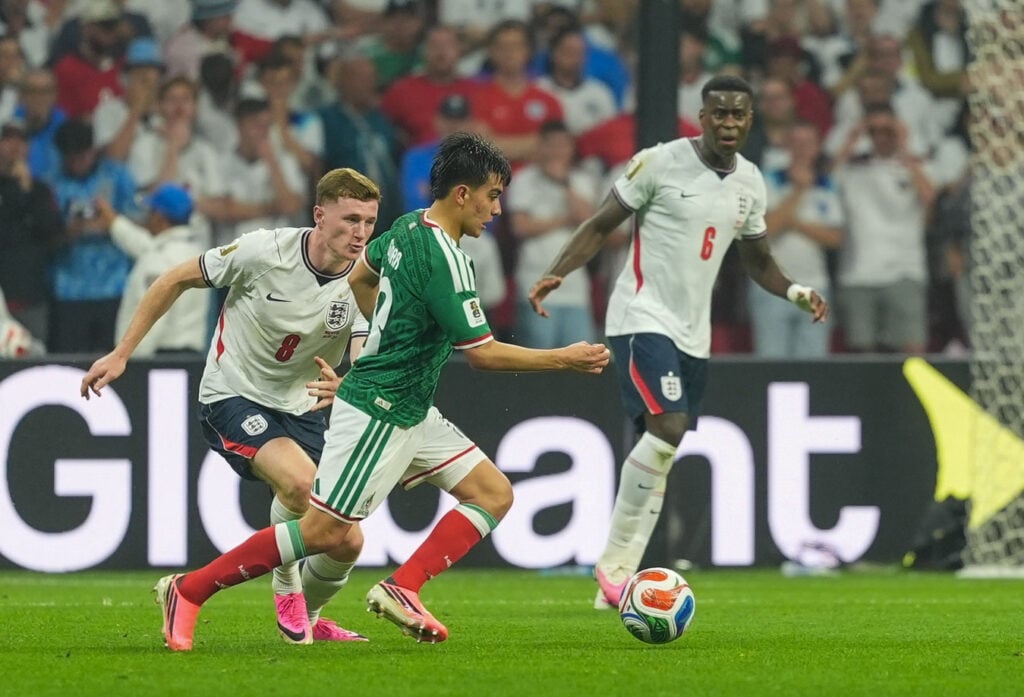 Gilberto Mora runs with the ball during Mexico's FIFA World Cup last-16 match against England at Mexico City Stadium